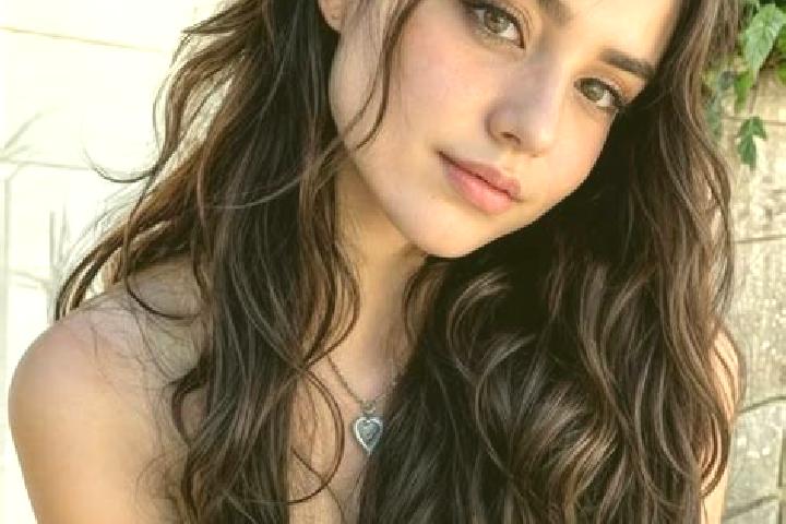 Lucy, 23, a auburn hazel-eyed mediterranean companion based in Duang. Offering GFE, Travel Companion, A-Level, Dinner Date. Available for incall and outcall,...