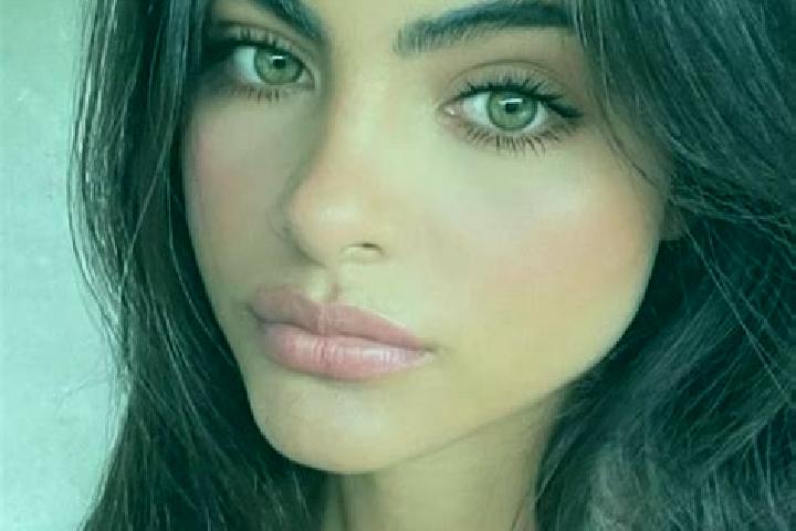 Lucy, 23, a chestnut green-eyed middle eastern companion based in Hvozgany. Offering A-Level, Deep French Kissing, Massage, CIM, Prostate Massage. Available ...