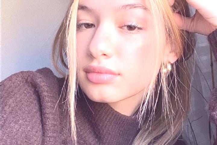 Lucy, 24, a blonde brown-eyed caribbean companion based in Indian Head Park. Offering Duos, CIM. Available for incall and outcall, day and evening dates.