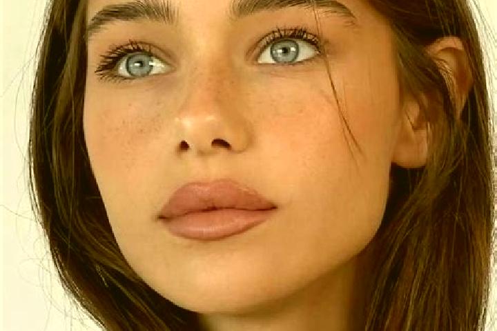 Lucy, 24, a brunette blue-eyed mediterranean companion based in L Epiphanie. Offering Roleplay, Travel Companion, Erotic Massage, Overnight, Striptease. Avai...