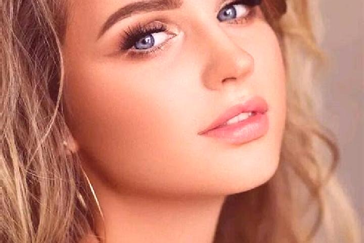 Lucy, 24, a dark blonde blue-eyed indian companion based in Docani. Offering Girlfriend Experience, Erotic Massage, Overnight, Deep French Kissing. Available...