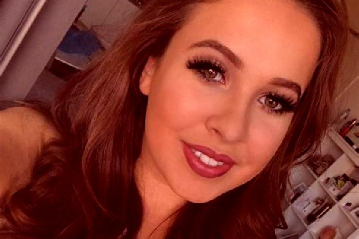 Lucy, 24, a red hazel-eyed latina companion based in Vaiano Cremasco. Offering OWO, 69, GFE, A-Level, Erotic Massage. Available for incall and outcall, day a...