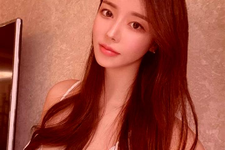 Lucy, 24 — Escort in Fuan, Indonesia