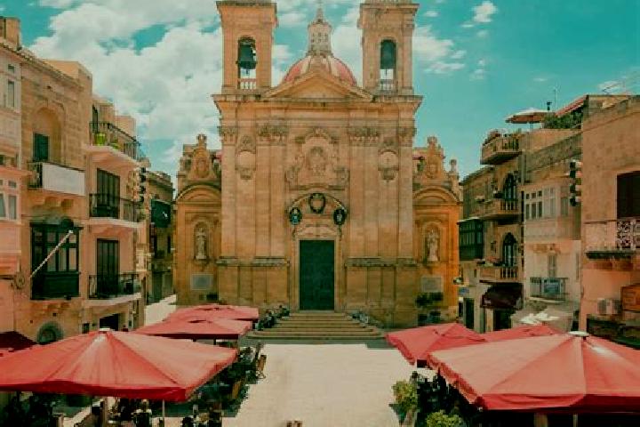 Lucy, 24 — Escort in Ghasri, Malta