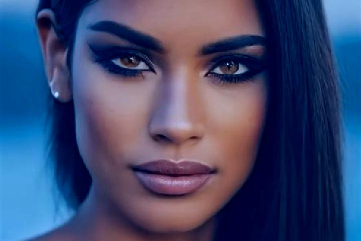 Lucy, 25, a black grey-eyed latina companion based in Gaflenz. Offering Fetish, Domination, Roleplay. Available for incall and outcall, day and evening dates.