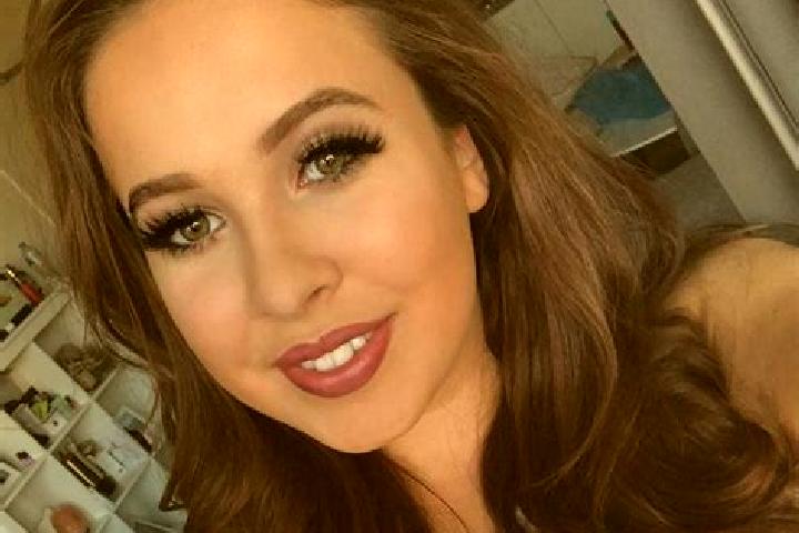 Lucy, 26, a blonde brown-eyed caucasian companion based in San Antonio del Sur. Offering Deep French Kissing, 69, Erotic Massage. Available for incall and ou...