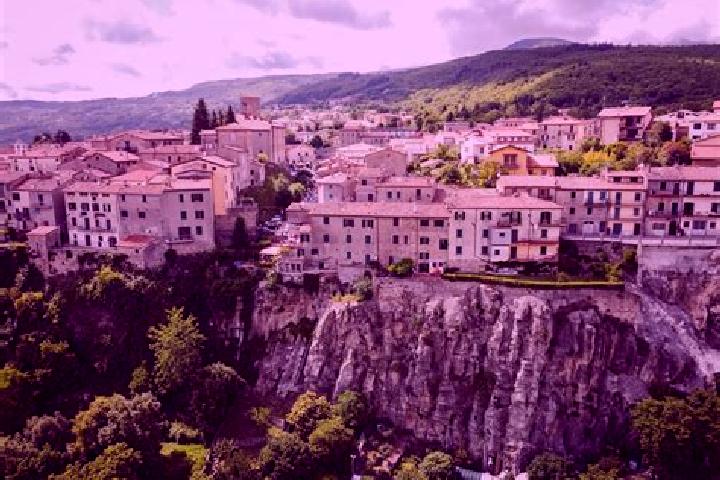 Lucy, 26 — Escort in Castel Campagnano, Italy
