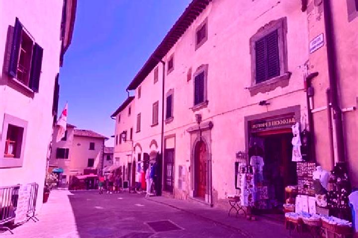 Lucy, 26 — Escort in Strada in Chianti, Italy