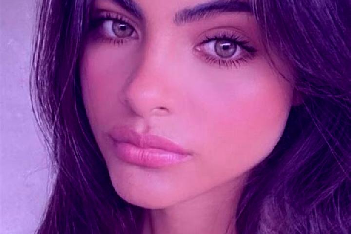 Lucy, 27, a brunette dark-eyed caucasian companion based in Oberrieden / Mitte. Offering GFE, A-Level, Travel Companion. Available for incall and outcall, da...