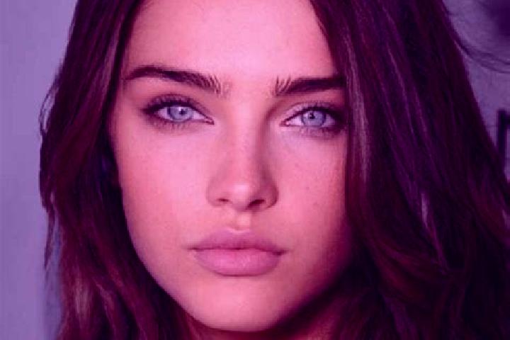 Lucy, 27, a brunette grey-eyed latina companion based in Tavier. Offering Girlfriend Experience, Massage, Roleplay, Domination. Available for incall and outc...