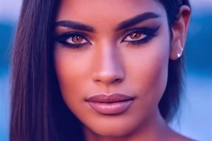 Lucy, 27, a chestnut amber-eyed latina companion based in Dzvyniach. Offering 69, Overnight, BDSM. Available for incall and outcall, overnight bookings avail...