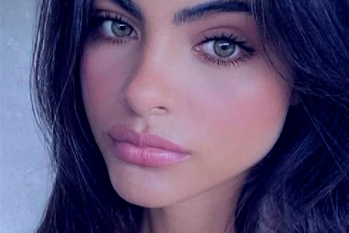 Lucy, 27, a chestnut grey-eyed indian companion based in Goelyaka. Offering CIM, 69, Travel Companion. Available for incall and outcall, day and evening dates.