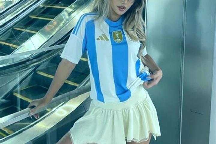 Lucy, 27 — Escort in Andresito, Argentina