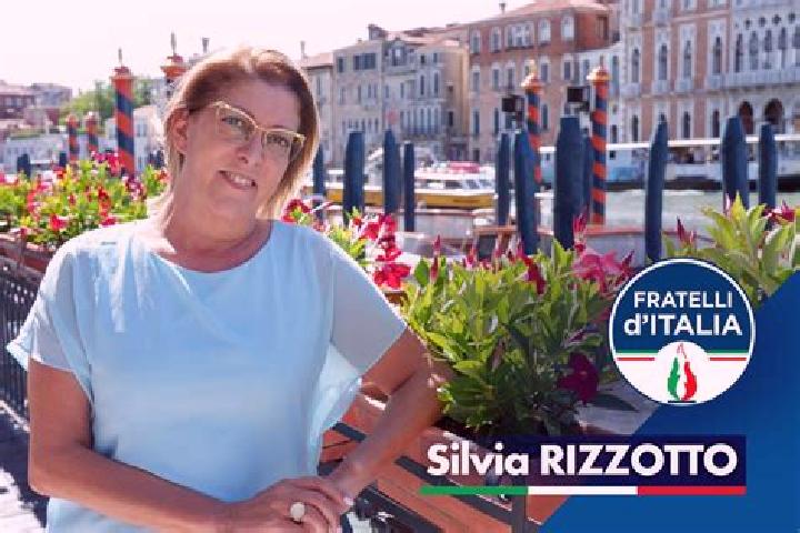 Lucy, 27 — Escort in Visnadello, Italy