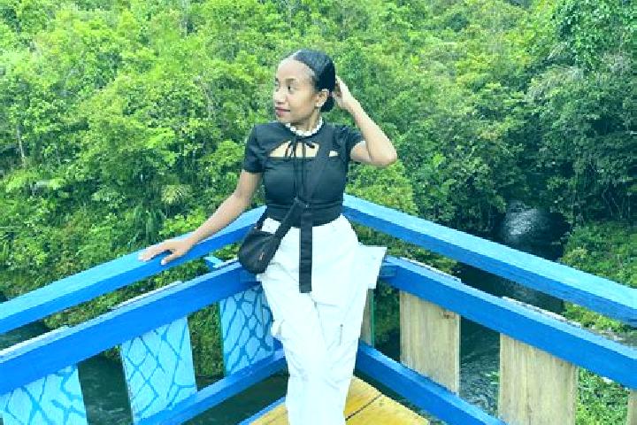 Lucy, 28 — Escort in Betun, Indonesia