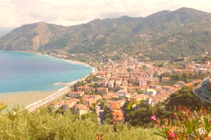 Lucy, 28 — Escort in Gioiosa Marea, Italy