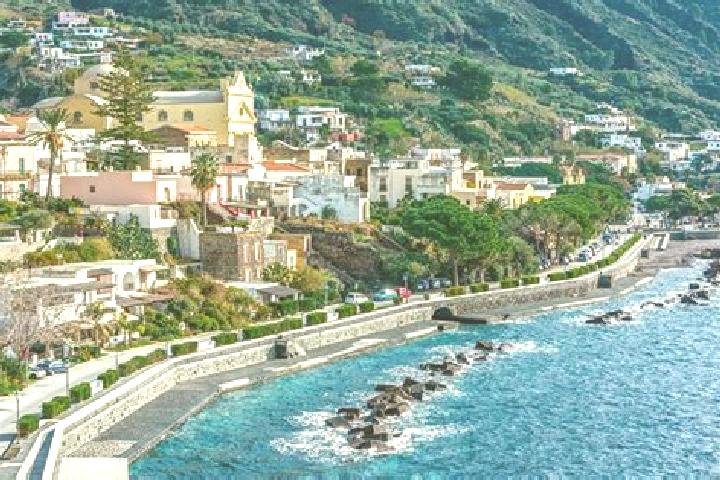 Lucy, 31 — Escort in Santa Marina Salina, Italy