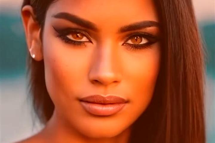Lucy, 32, a black green-eyed latina companion based in Sakaki. Offering CIM, Duos, Domination. Available for incall and outcall, overnight bookings available.