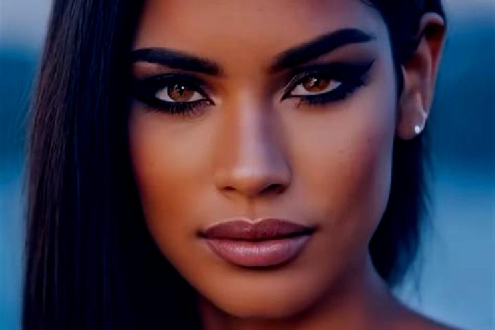 Lucy, 32, a red dark-eyed latina companion based in Paraiso. Offering Erotic Massage, BDSM, Fetish. Available for incall and outcall, overnight bookings avai...