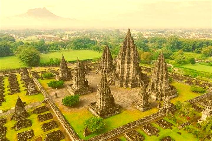 Lucy, 32 — Escort in Candi Prambanan, Indonesia