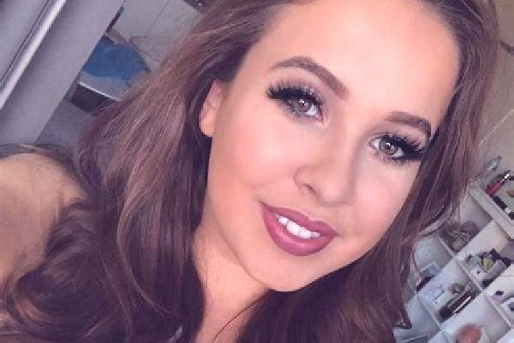 Lucy, 33, a auburn brown-eyed european companion based in Parnarama. Offering Prostate Massage, GFE, Dinner Date. Available for incall and outcall, day and e...
