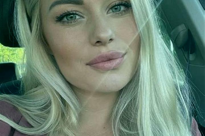 Lucy, 35, a blonde hazel-eyed ebony companion based in Mul. Offering Striptease, Dinner Date, BDSM, Tantra. Available for incall and outcall, overnight booki...