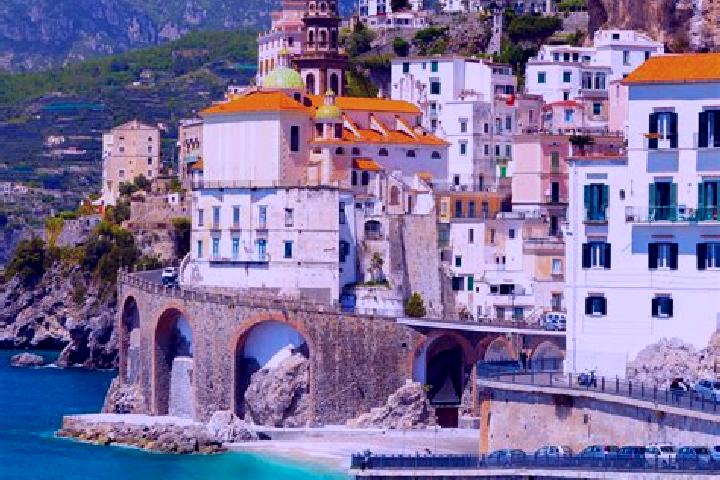 Lucy, 37 — Escort in Barni, Italy
