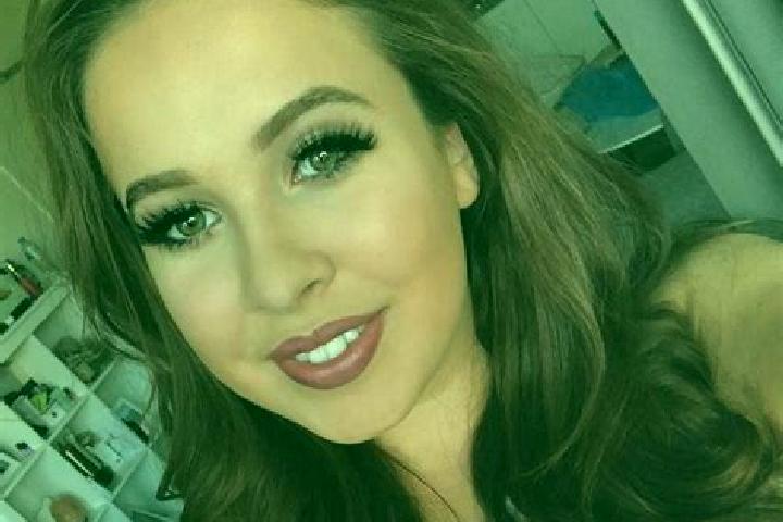 Lucy, 39, a red dark-eyed latina companion based in Pelau. Offering Party Girl, CIM, Travel Companion, A-Level. Available for incall and outcall, day and eve...