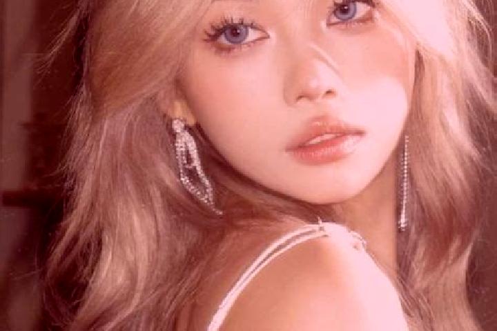 Luna, 20, a blonde amber-eyed asian companion based in Highland Heights. Offering A-Level, 69, Travel Companion, Dinner Date. Available for incall and outcal...