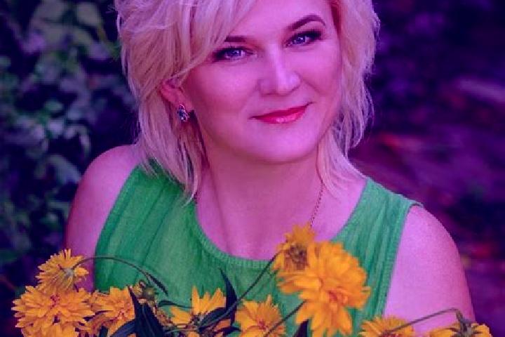Luna, 20 — Escort in Nadvirna, Ukraine