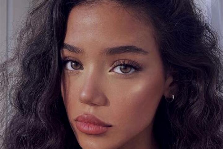 Luna, 21, a black brown-eyed mixed companion based in Batignano. Offering Party Girl, CIM, Prostate Massage, BDSM. Available for incall and outcall, day and ...