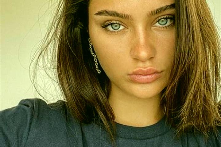 Luna, 21, a brunette amber-eyed caribbean companion based in Cullen. Offering GFE, A-Level, Party Girl. Available for incall and outcall, day and evening dates.