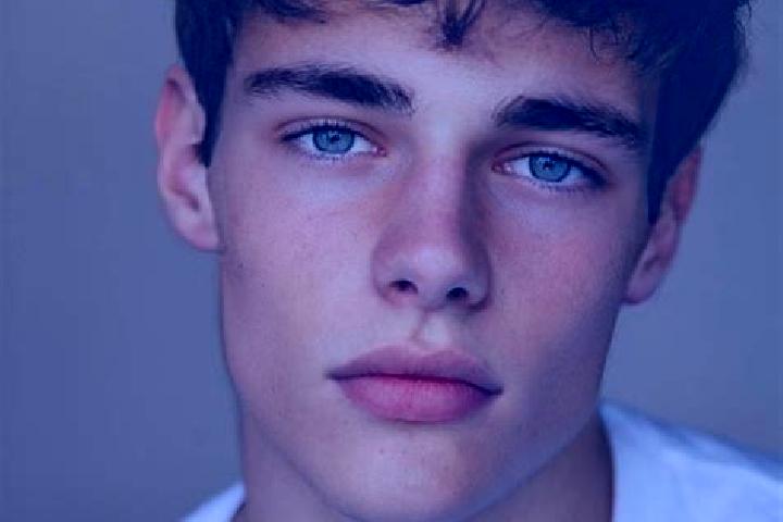 Luna, 21, a chestnut brown-eyed caucasian companion based in San Juan de Rioseco. Offering Travel Companion, Deep French Kissing, Prostate Massage, Dinner Da...