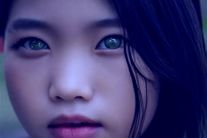 Luna, 21, a red green-eyed asian companion based in Xiangjia. Offering Couples, Massage, Dinner Date, Duos. Available for incall and outcall, day and evening...