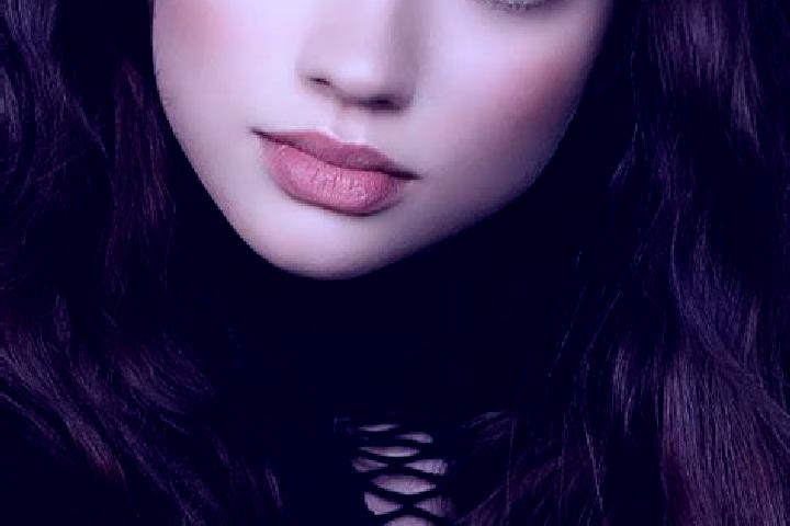 Luna, 22, a brunette dark-eyed slavic companion based in Pukatja. Offering Domination, Couples. Available for incall and outcall, overnight bookings available.