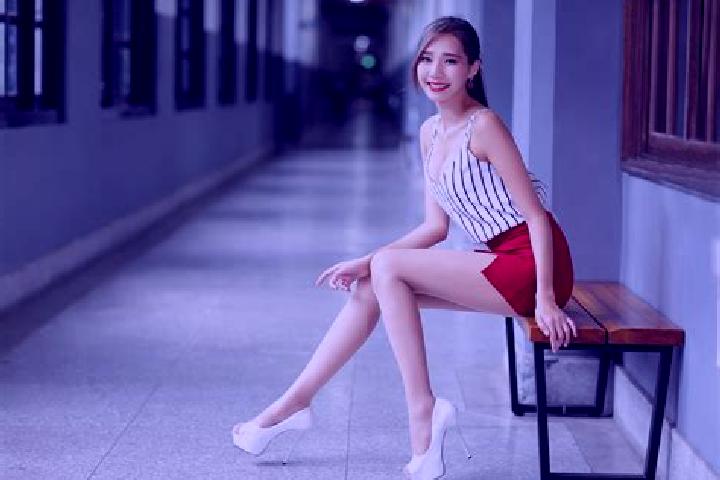 Luna, 22, a red brown-eyed asian companion based in Ruschegg. Offering CIM, BDSM, OWO, Travel Companion. Available for incall and outcall, day and evening da...