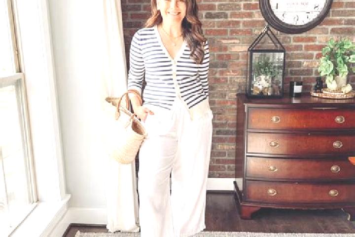 Luna, 22 — Escort in Lian an, China