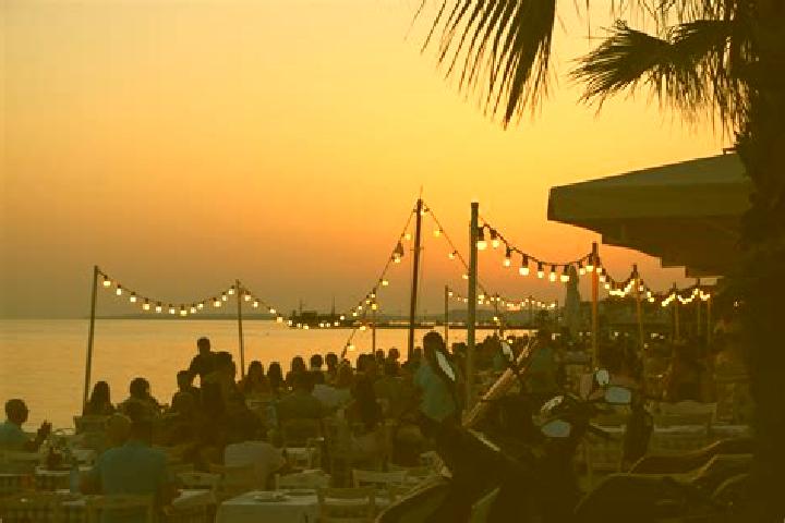 Luna, 22 — Escort in Solomos, Greece