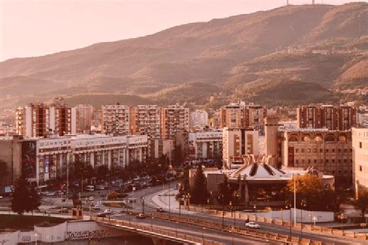 Luna, 22 — Escort in Velesta, North Macedonia
