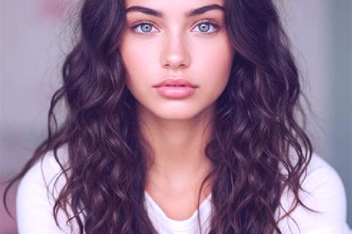 Luna, 23, a brunette grey-eyed mediterranean companion based in Pizhanka. Offering Party Girl, Massage, Couples, Dinner Date. Available for incall and outcal...