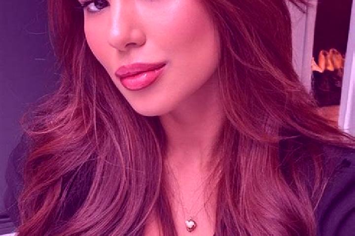 Luna, 23, a chestnut brown-eyed latina companion based in Oma. Offering Striptease, Domination, Duos. Available for incall and outcall, day and evening dates.