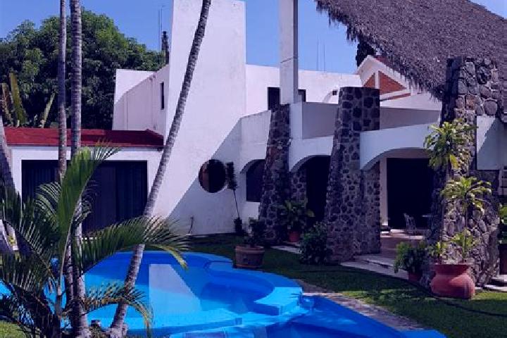 Luna, 23, a red amber-eyed middle eastern companion based in San Pedro Apatlaco. Offering Fetish, Party Girl, GFE. Available for incall and outcall, overnigh...