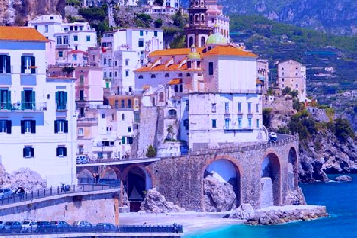 Luna, 23 — Escort in Mas, Italy