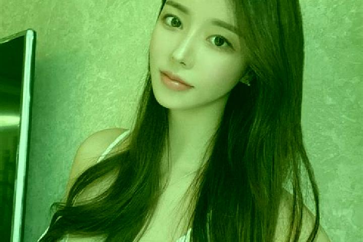 Luna, 23 — Escort in Sanchahe, China