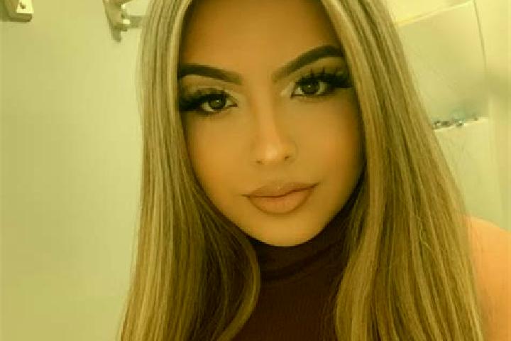 Luna, 24, a blonde brown-eyed latina companion based in Caves. Offering Deep French Kissing, Girlfriend Experience, Dinner Date. Available for incall and out...