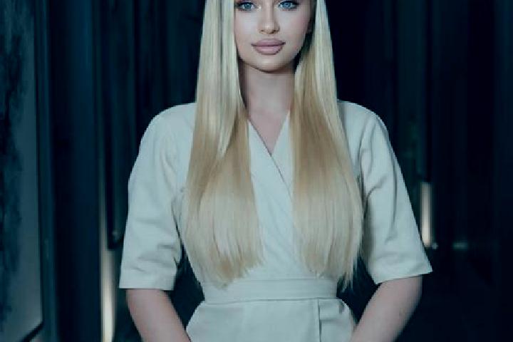 Luna, 24, a blonde grey-eyed latina companion based in Hohburd. Offering Domination, Duos, Tantra, Erotic Massage. Available for incall and outcall, overnigh...