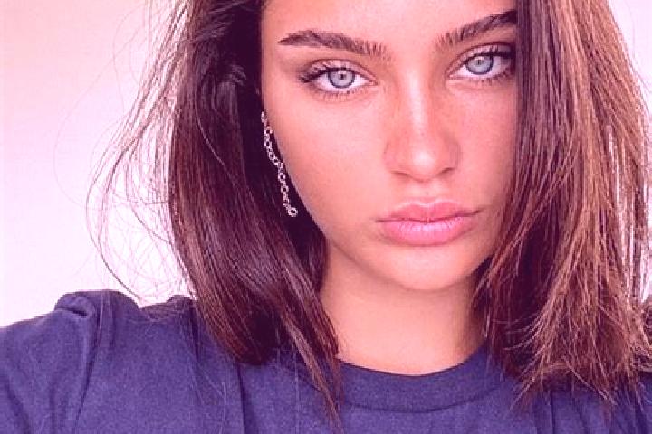 Luna, 24, a brunette dark-eyed mixed companion based in Kurandvad. Offering Party Girl, A-Level, Duos, Tantra. Available for incall and outcall, overnight bo...