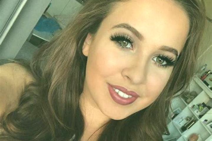 Luna, 24, a chestnut grey-eyed caribbean companion based in Sarasota. Offering Striptease, Deep French Kissing, Massage. Available for incall and outcall, da...