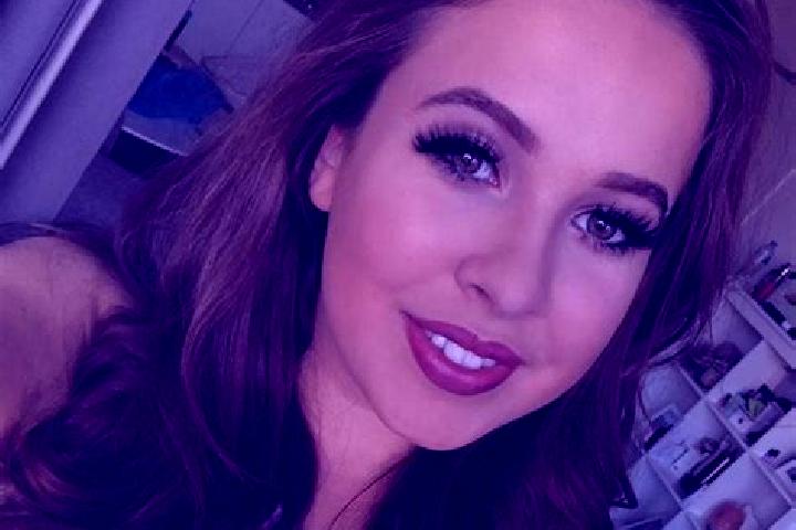 Luna, 24, a red brown-eyed european companion based in Gueures. Offering Striptease, Dinner Date, Prostate Massage, Deep French Kissing, Roleplay. Available ...