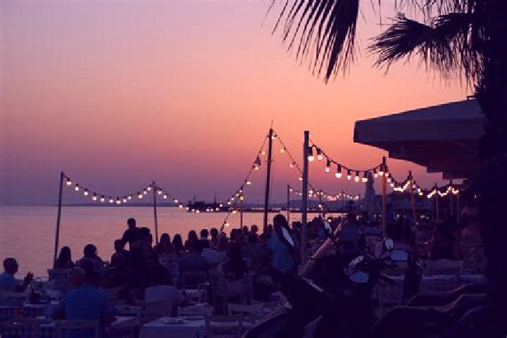 Luna, 24 — Escort in Lastaiika, Greece